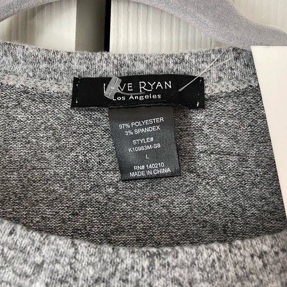 Woman’s size large top - Picture 3 of 3